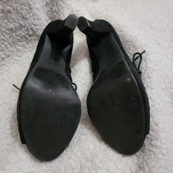 Maurices chunk heel, black, cut out pattern, zip back Size 7 - Picture 5 of 7